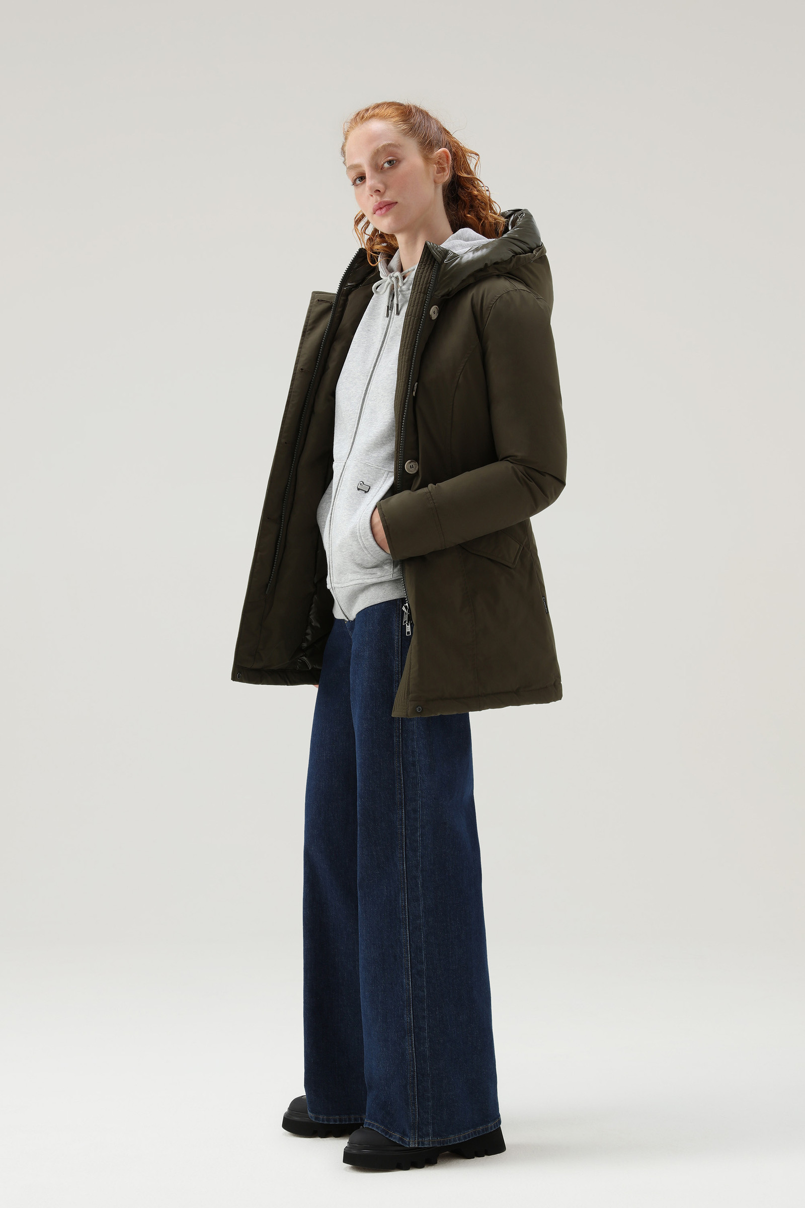 Arctic Parka Luxury con capucha y detalles brillantes Verde photo 2 | Woolrich