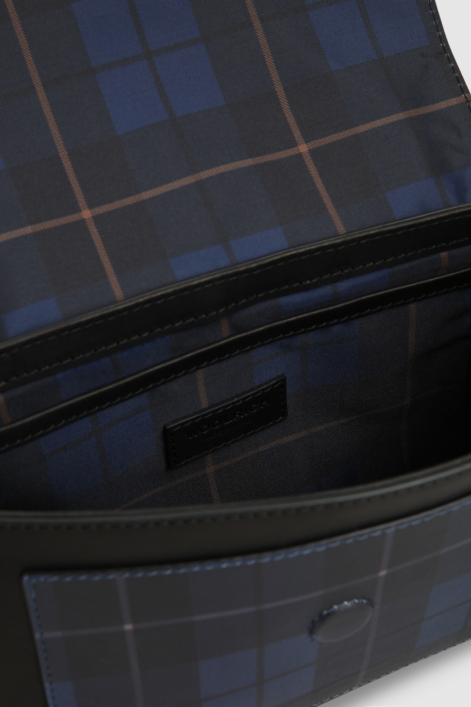 Bolso de piel con cierre magnético