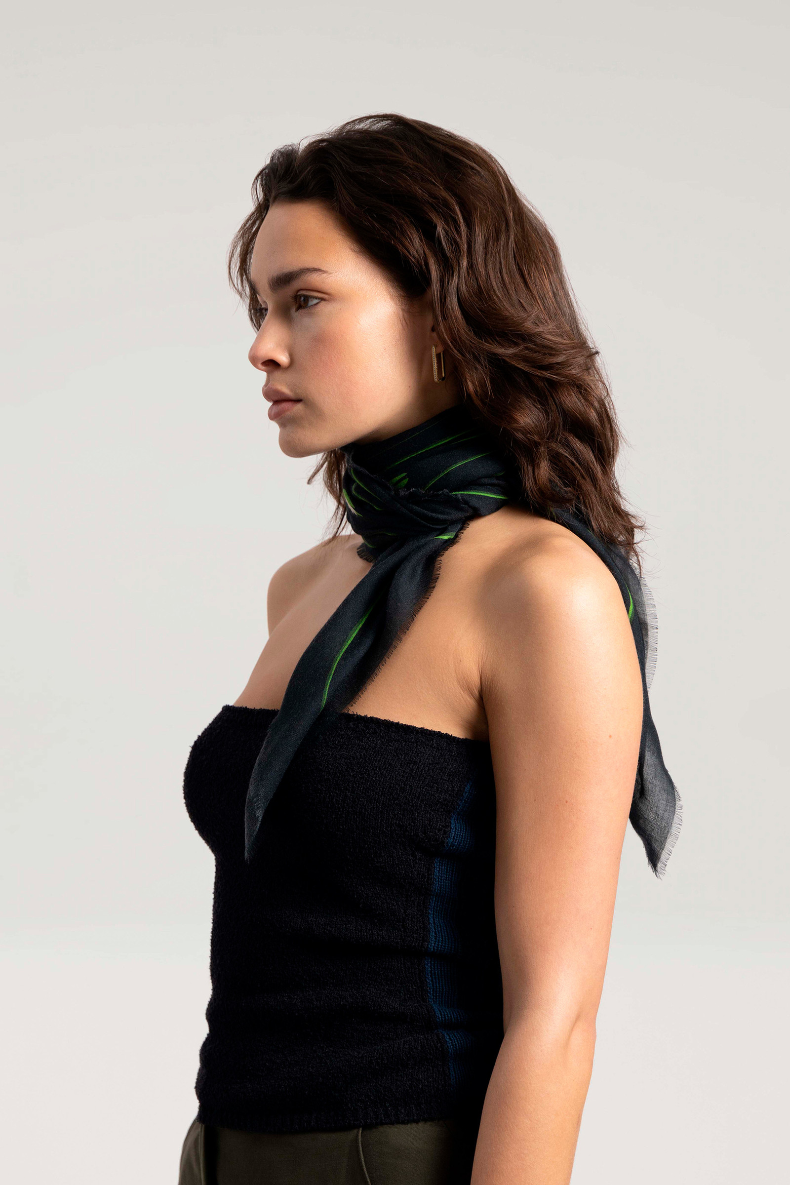 Foulard arré en laine et modal mélangés - Daniëlle Cathari / Woolrich noir photo 2 | Woolrich