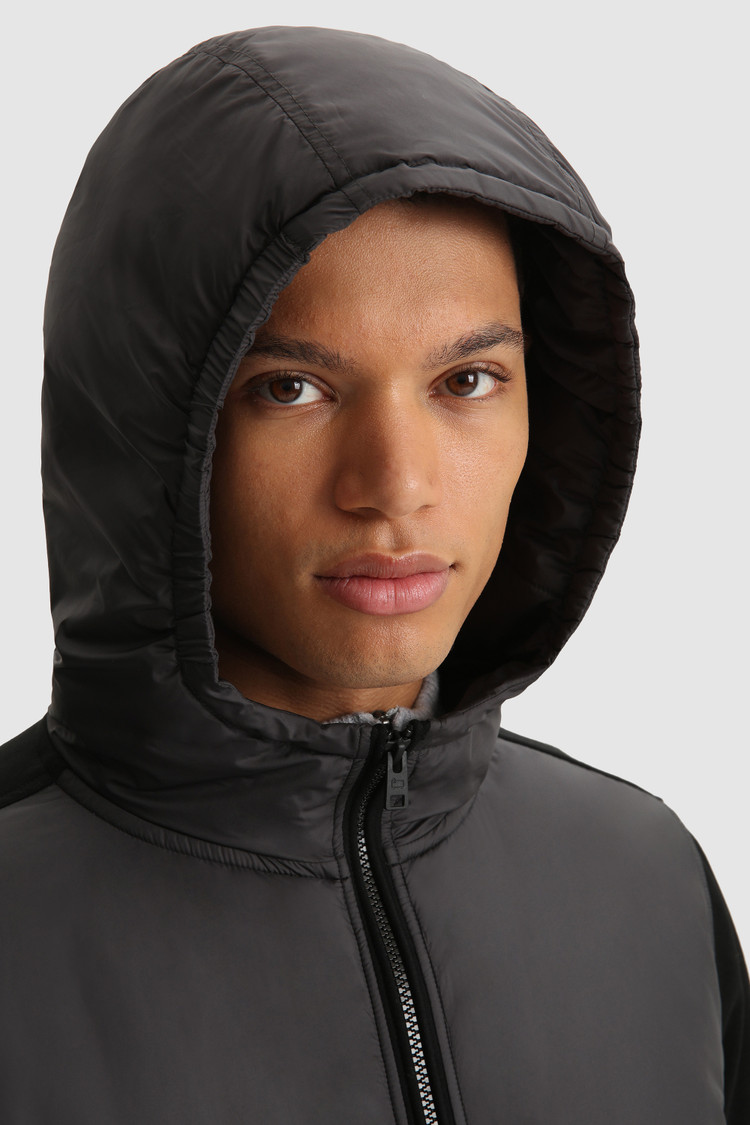 Kapuzenpulli aus Hybrid-Gewebe
