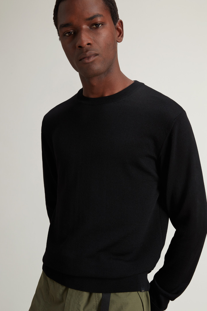 Crewneck Sweater in Pure Merino Virgin Wool Black photo 4 | Woolrich