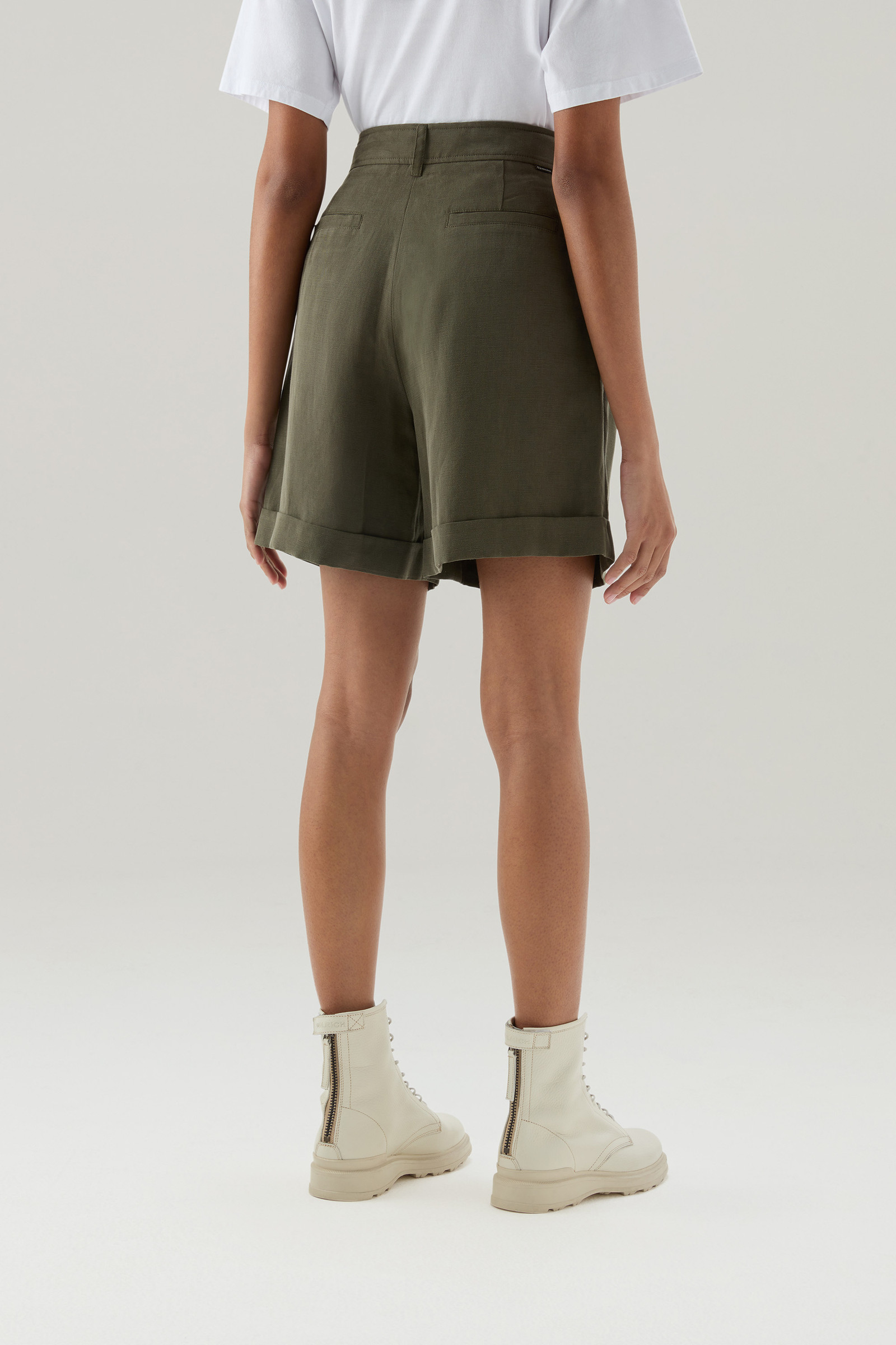Shorts in Linen Blend with Pockets Green photo 3 | Woolrich