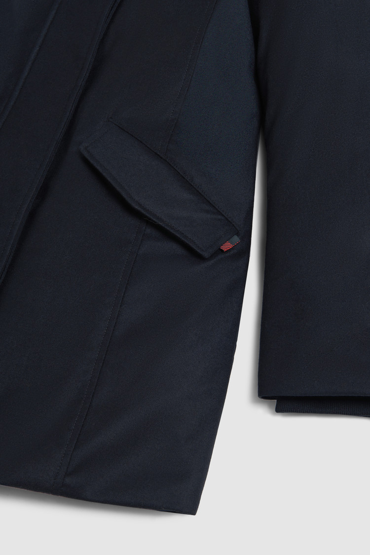 Luxe Arctic Parka aus Premium-Wolle mit Kojotenpelzbesatz
