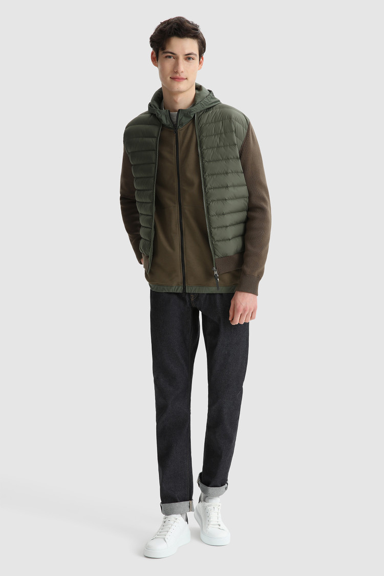 Sweat à capuche à patch en nylon et poches zippées