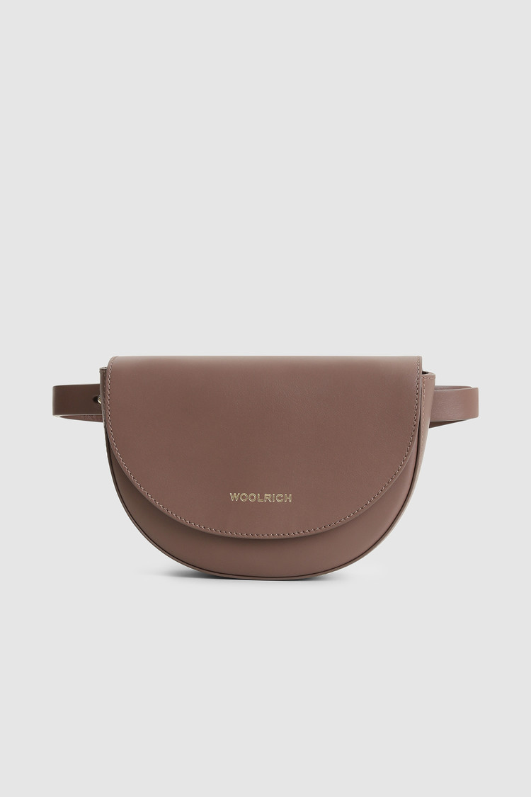 Small leather Shoulder Bag with magnetic closure