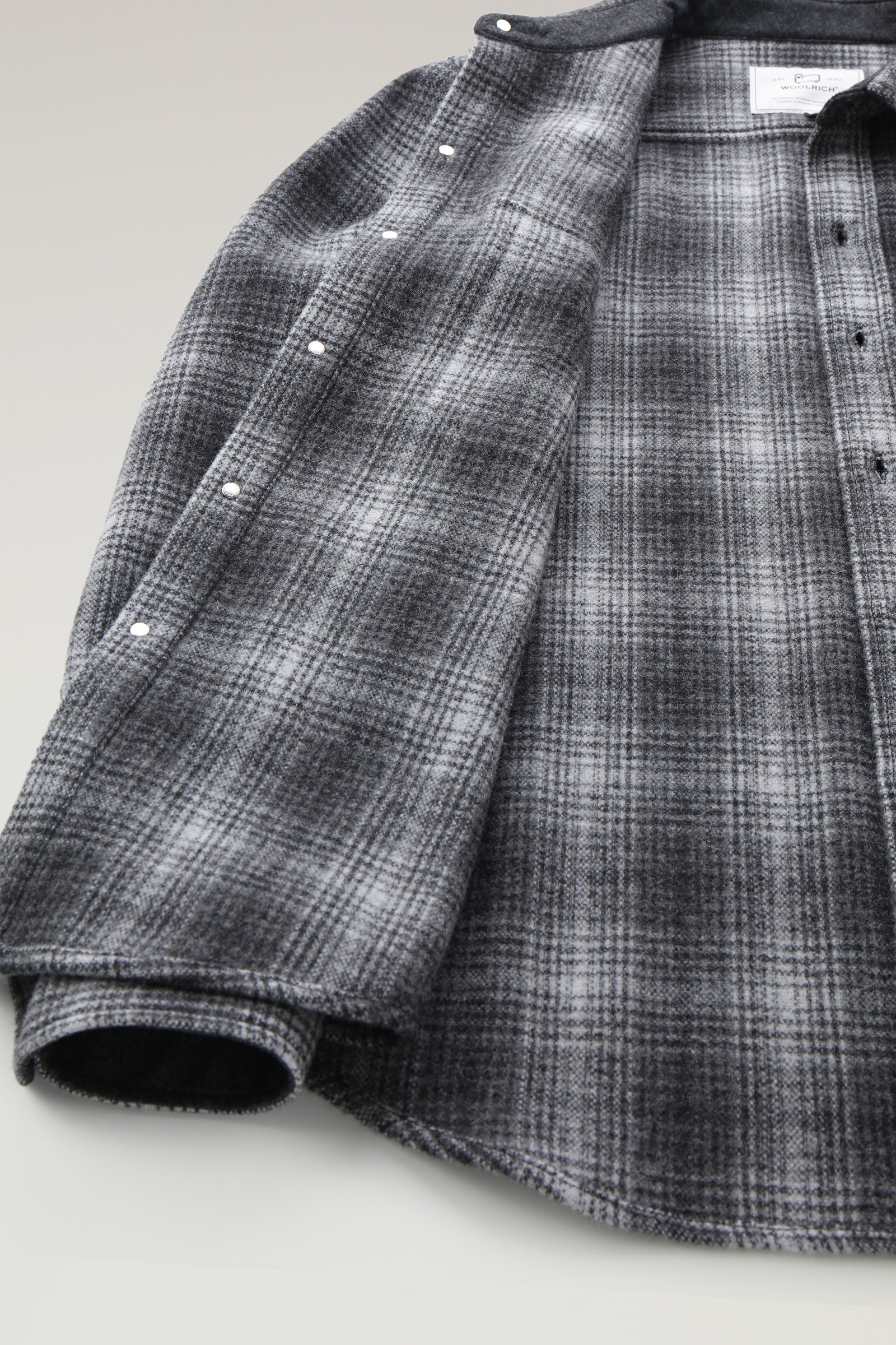 Giacca a camicia Alaskan in lana riciclata Melton Grigio photo 10 | Woolrich