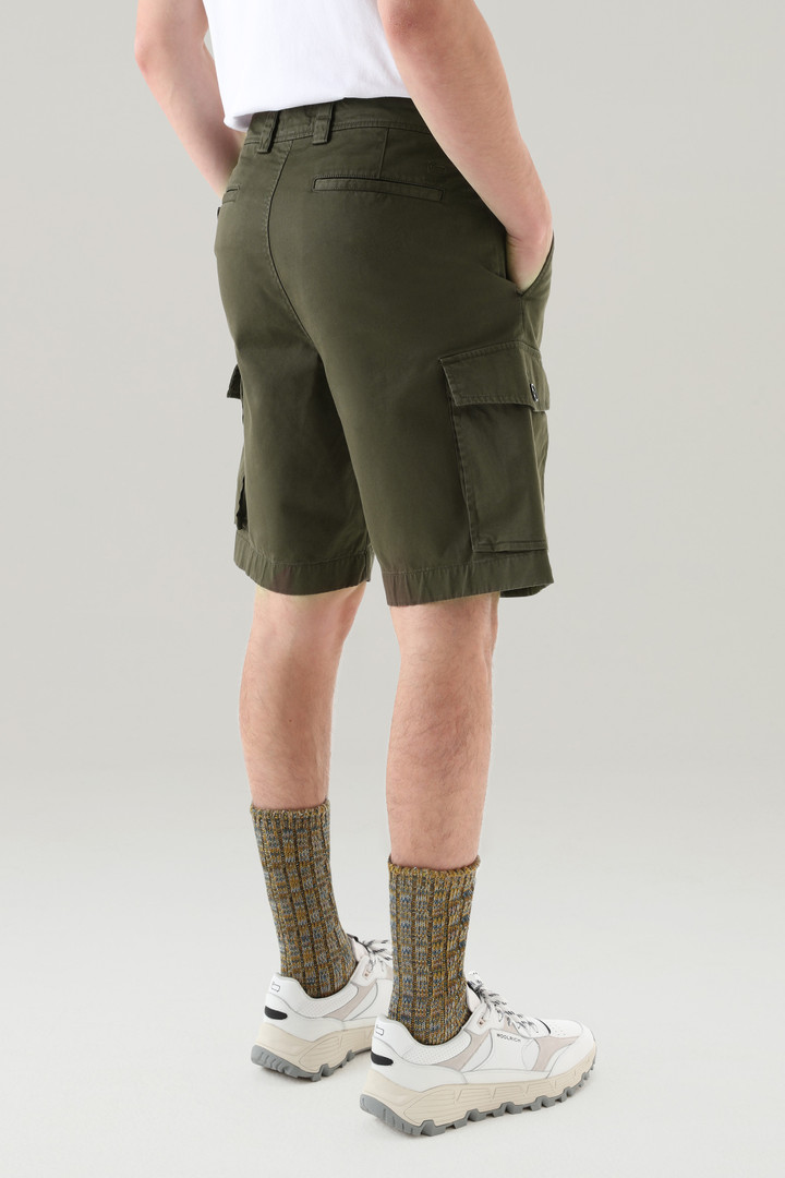 Garment-Dyed Cargo Shorts in Stretch Cotton Green photo 2 | Woolrich