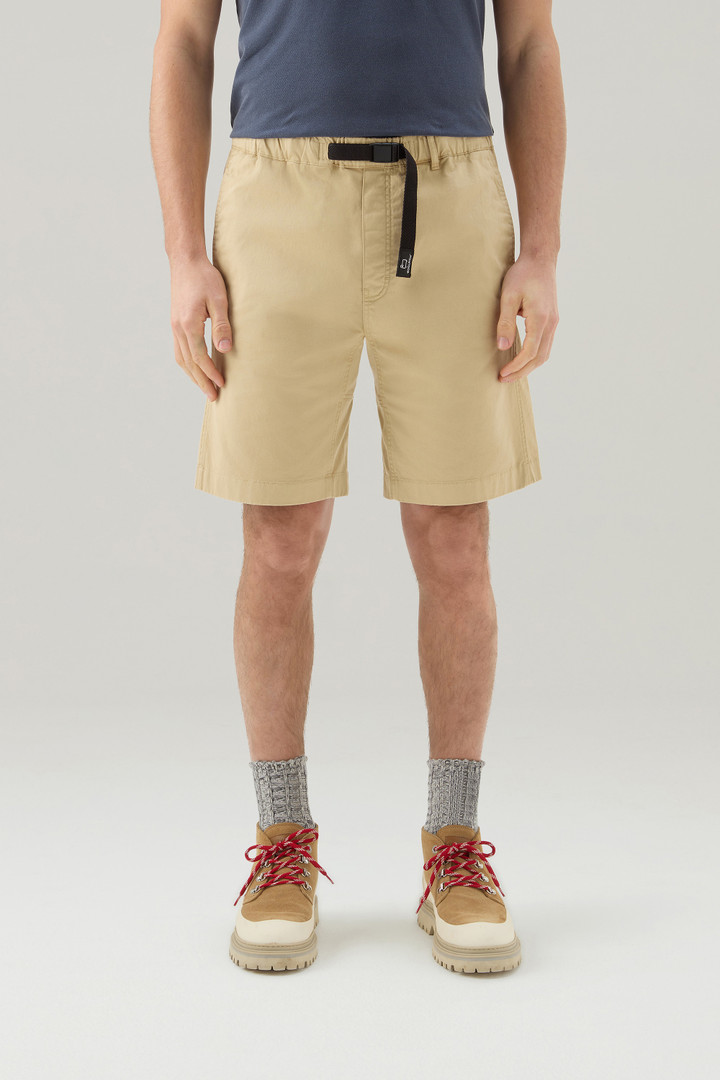 Pantalones cortos Chino teñidos en prenda de algodón elástico Beige photo 1 | Woolrich