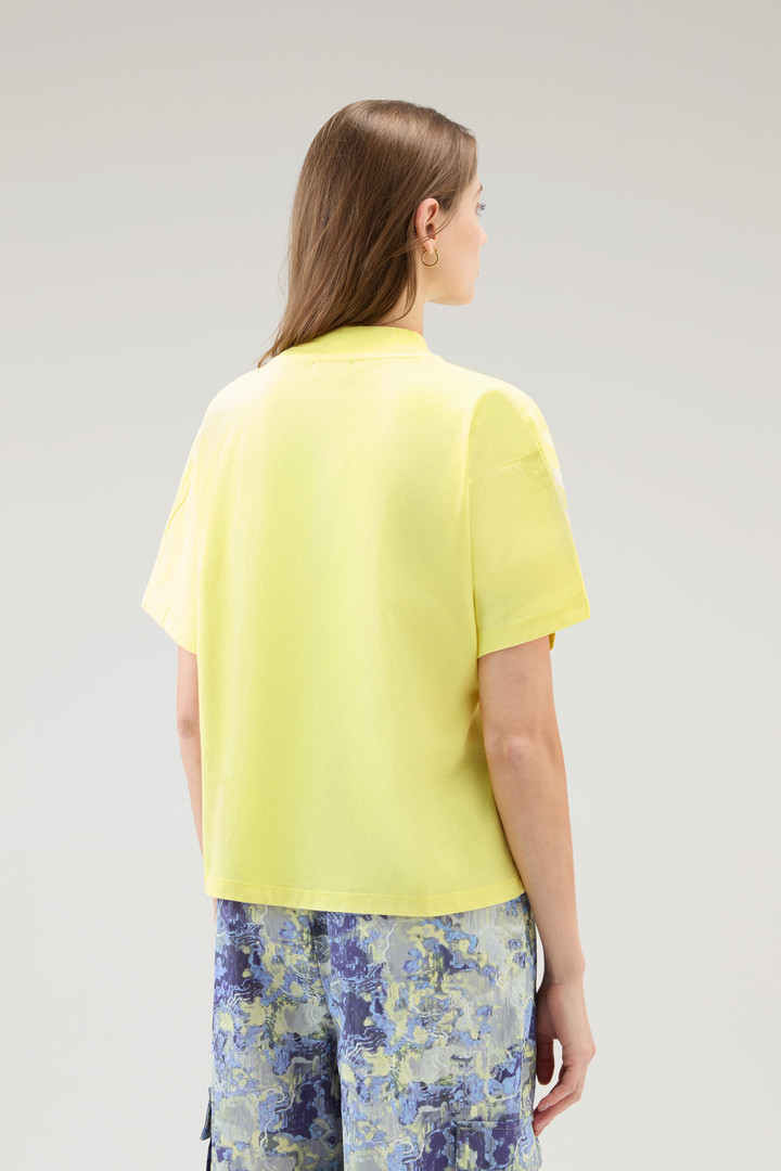 T-Shirt aus reiner Baumwolle mit Maxi-Print Gelb photo 3 | Woolrich