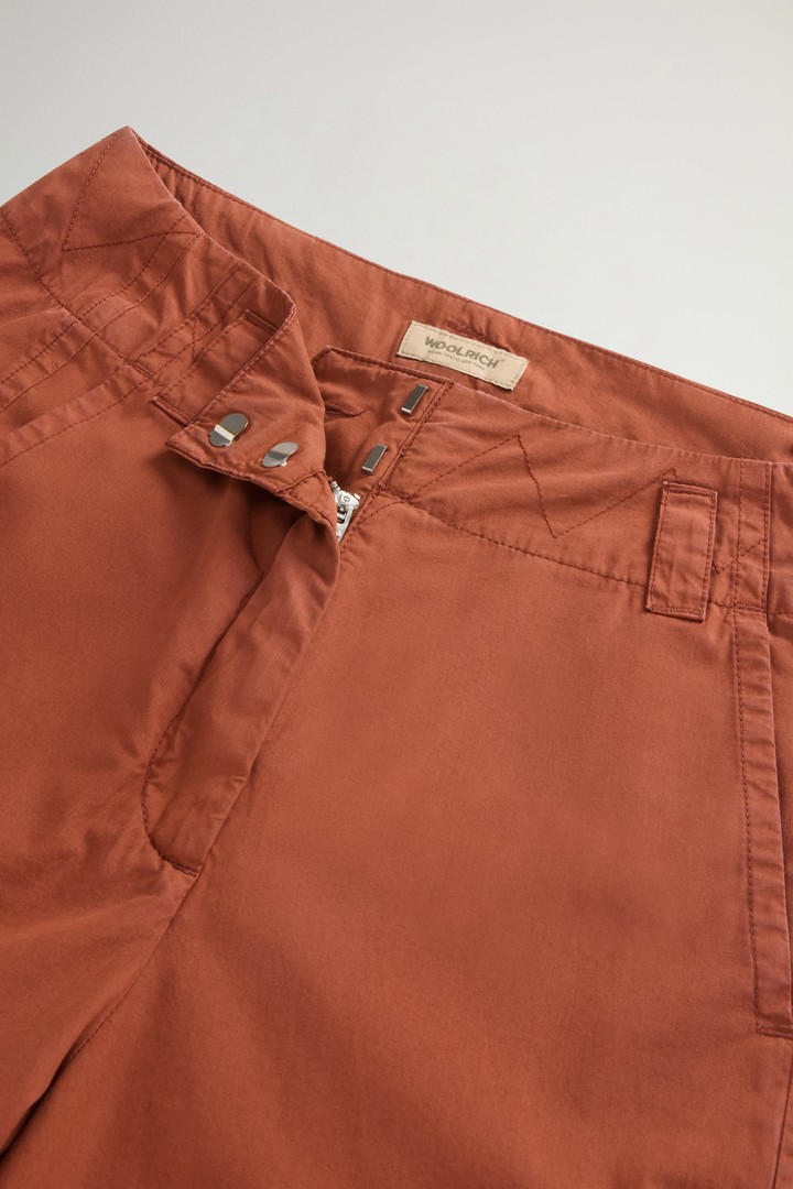 POPLIN CARROT PANTS Brown photo 2 | Woolrich