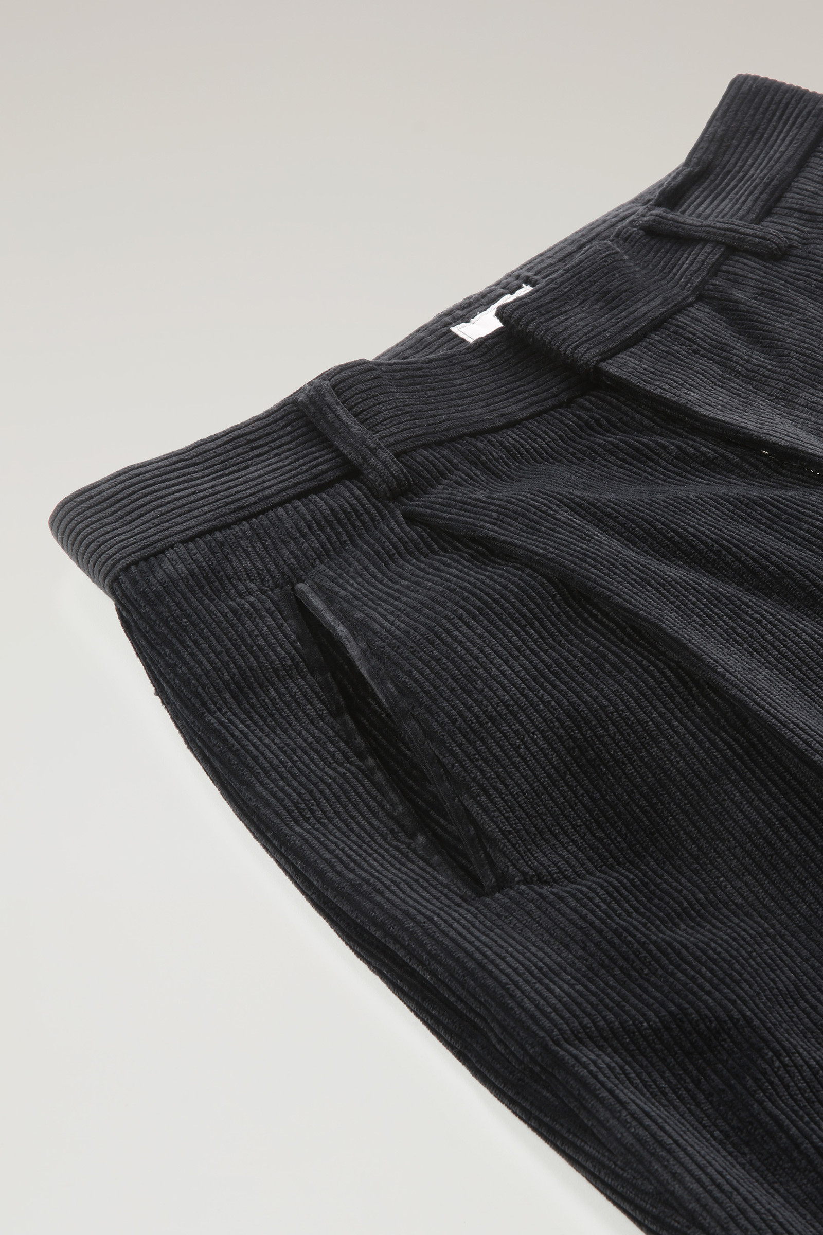 Soft Corduroy Pleated Pants Black photo 6 | Woolrich