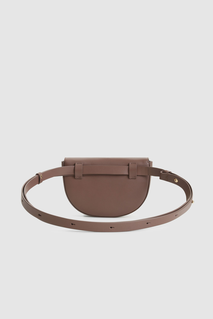 Small leather Shoulder Bag with magnetic closure