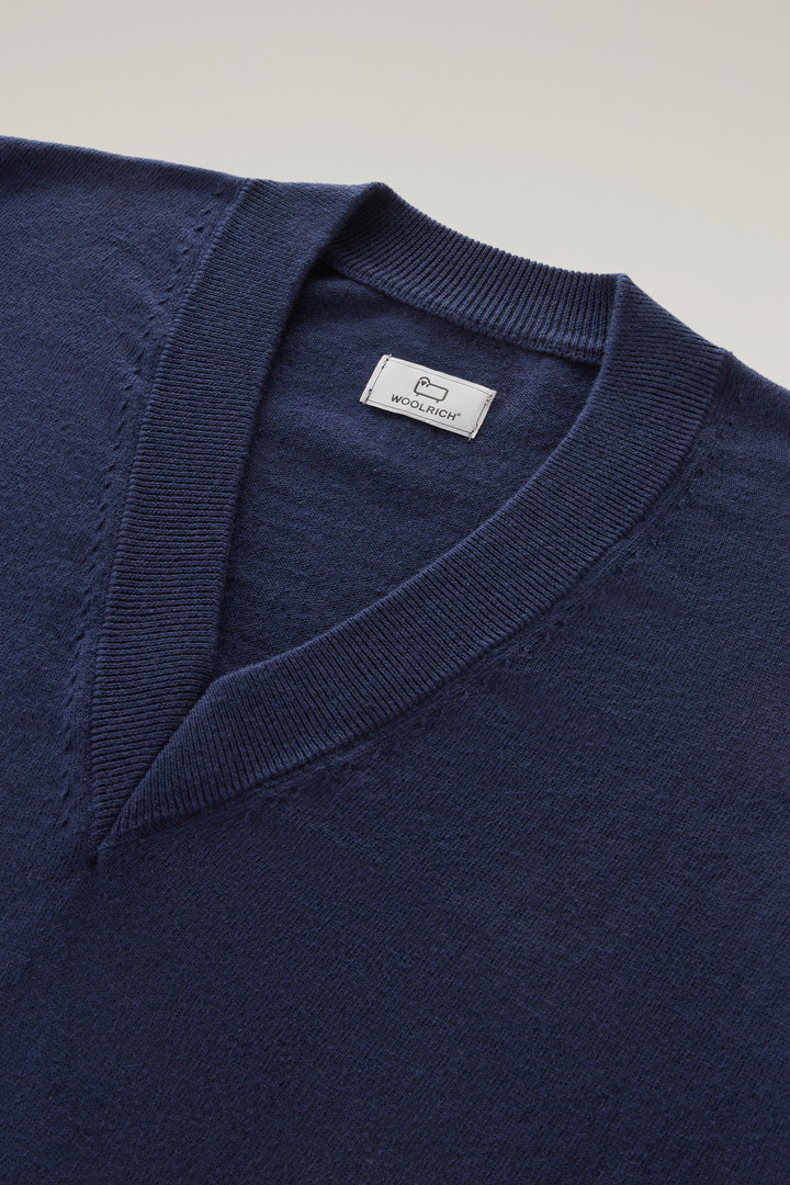 V-Neck Sweater in Cotton and Cashmere Blue photo 6 | Woolrich