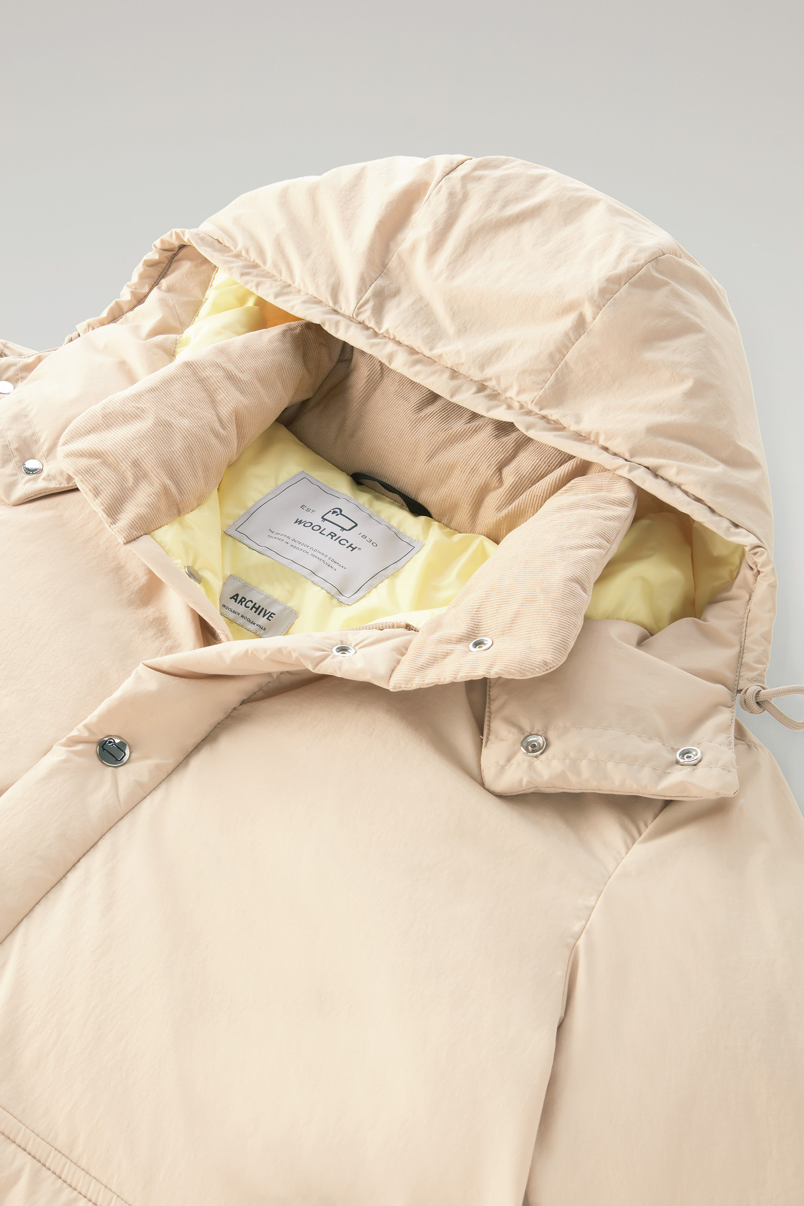 Wattierte Jacke Aleutian aus Eco Taslan-Nylon mit abnehmbarer Kapuze beige photo 6 | Woolrich