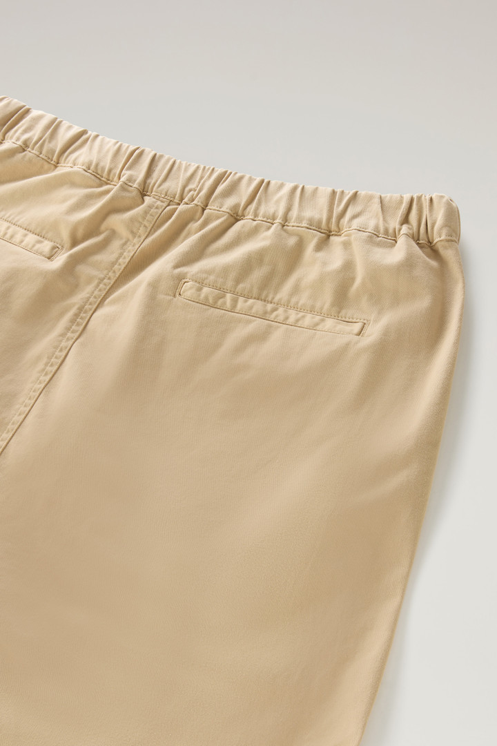 Pantalones cortos Chino teñidos en prenda de algodón elástico Beige photo 7 | Woolrich