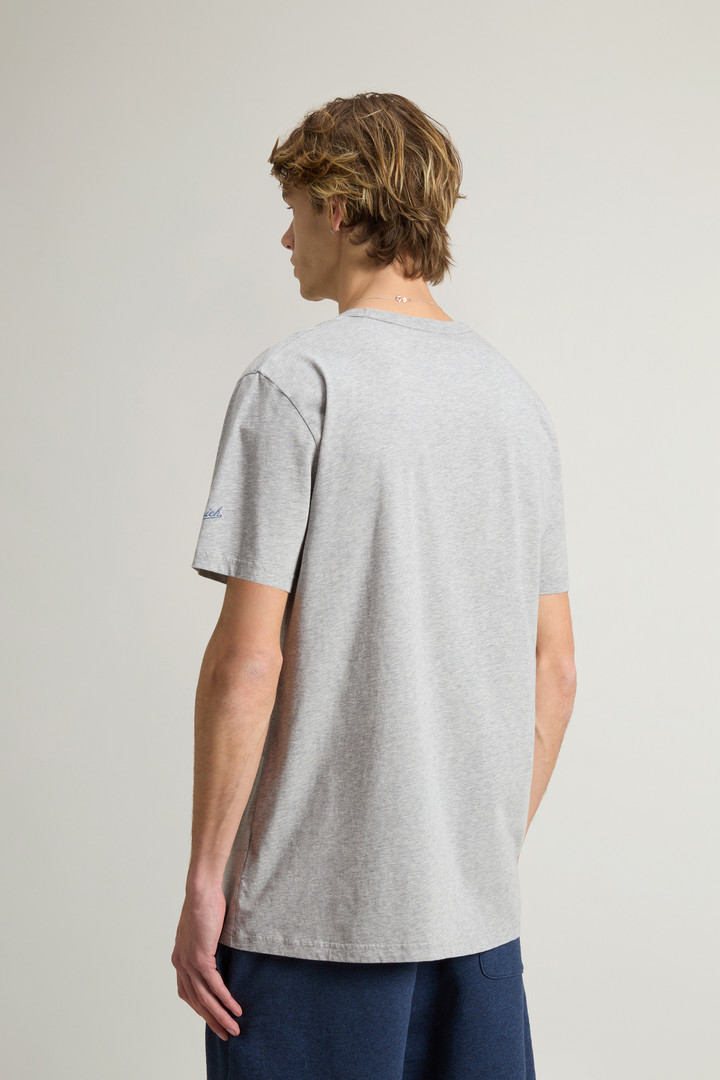 LOGO POCKET T-SHIRT Gris photo 3 | Woolrich