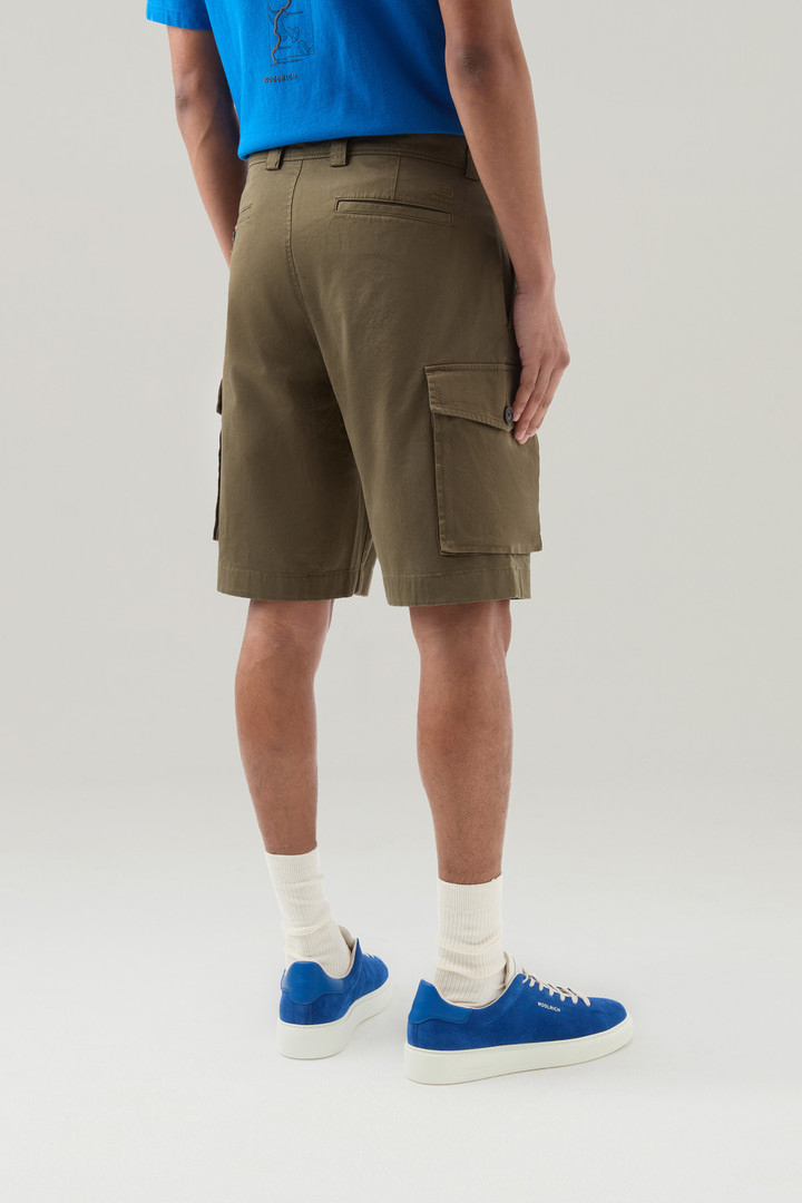 Garment-Dyed Cargo Shorts in Stretch Cotton Green photo 3 | Woolrich