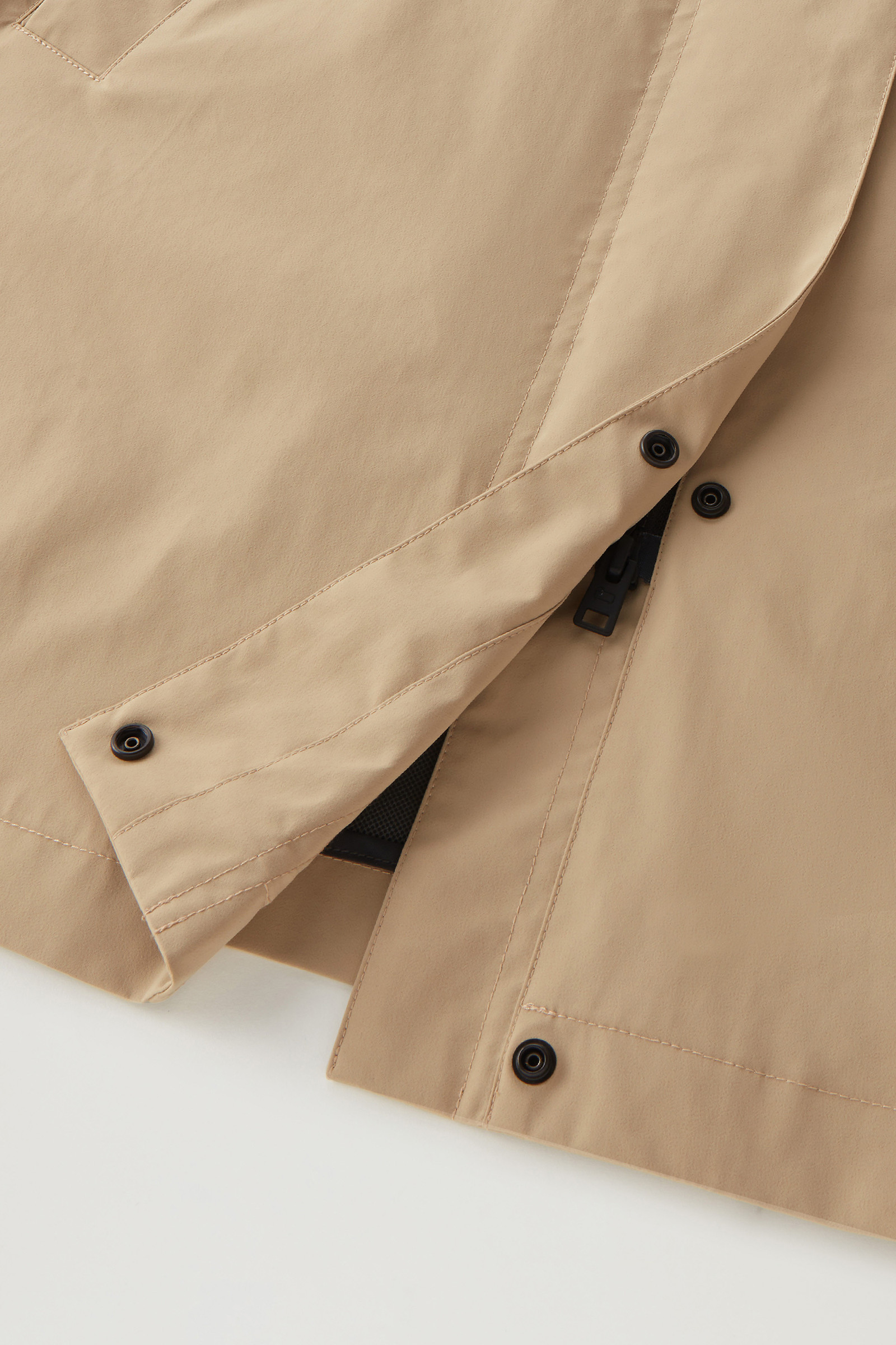 Leichter Trenchcoat Fayette mit abnehmbarer Kapuze beige photo 10 | Woolrich