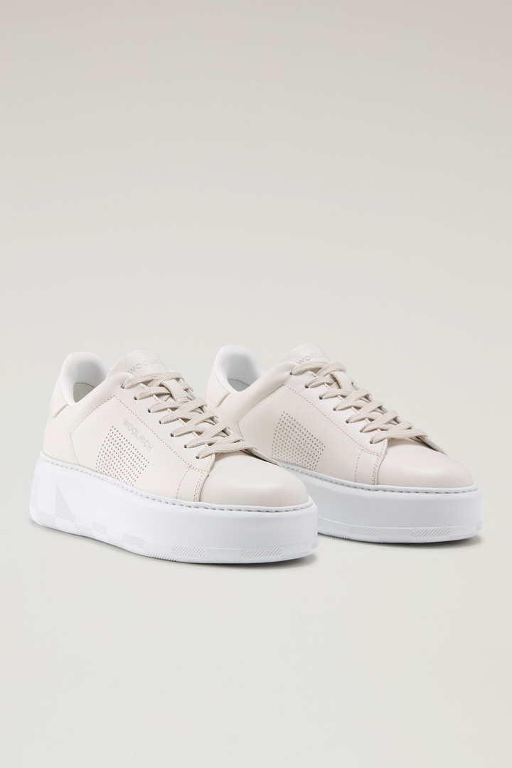 Sneakers Chunky Court en cuir avec micro-perforations Beige photo 2 | Woolrich