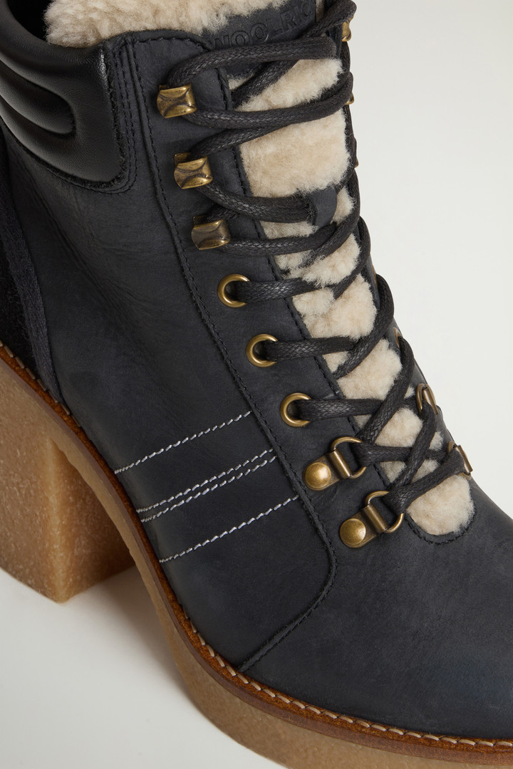 Landhill Ankle Boots in Suede Black photo 5 | Woolrich