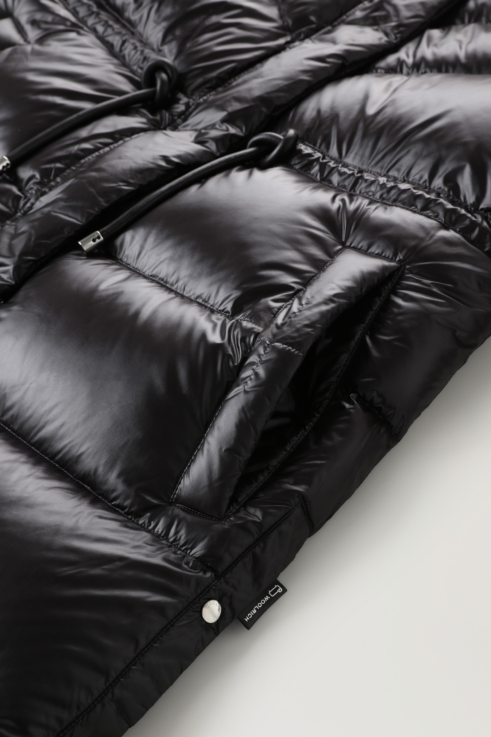 Aliquippa Silky Long Down Jacket with a Drawstring Waist Black photo 7 | Woolrich