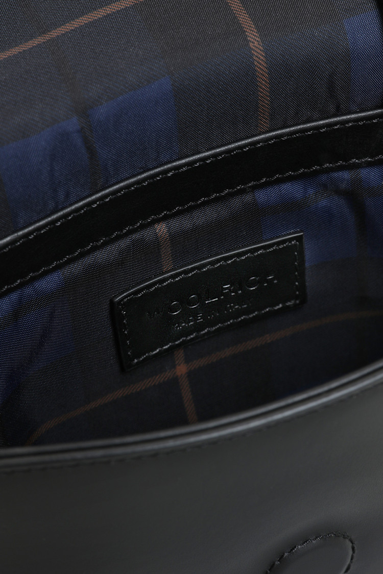 Petit sac à bandoulière en cuir avec fermeture magnétique