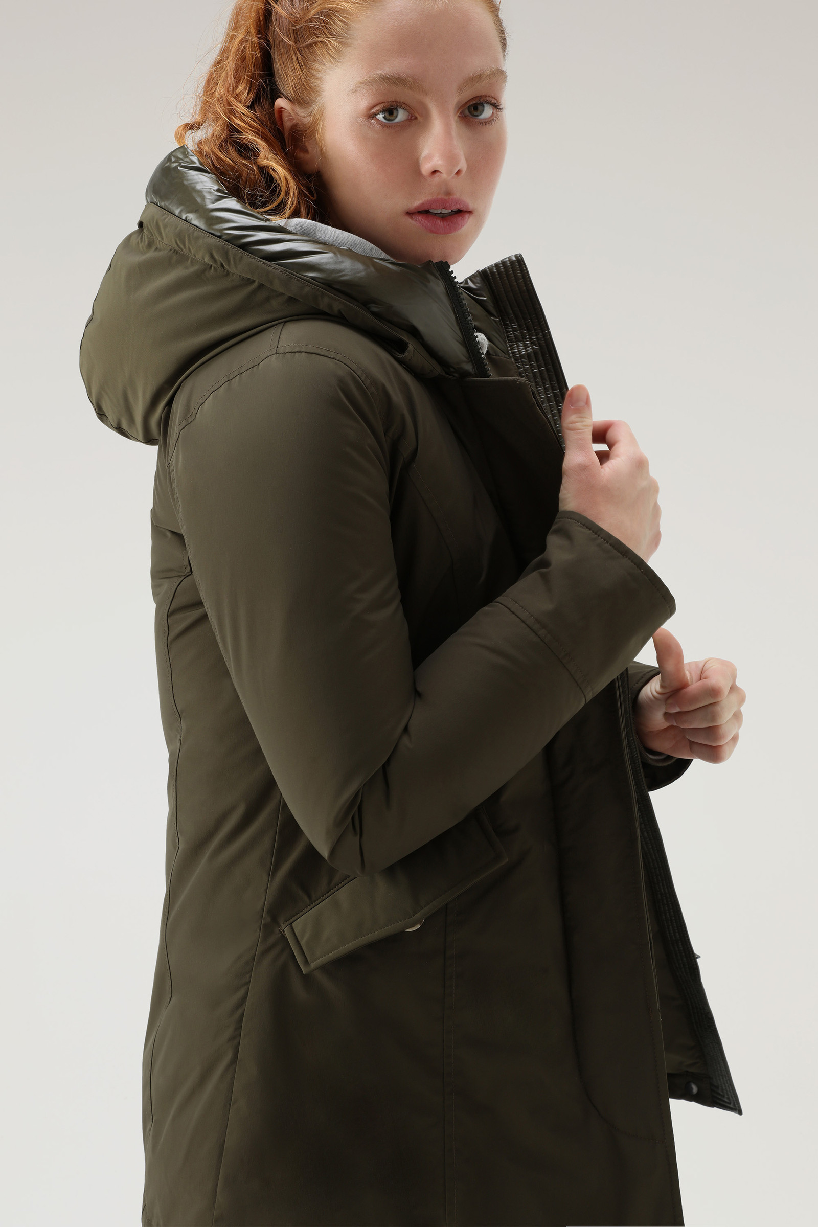 Arctic Parka Luxury con capucha y detalles brillantes Verde photo 4 | Woolrich