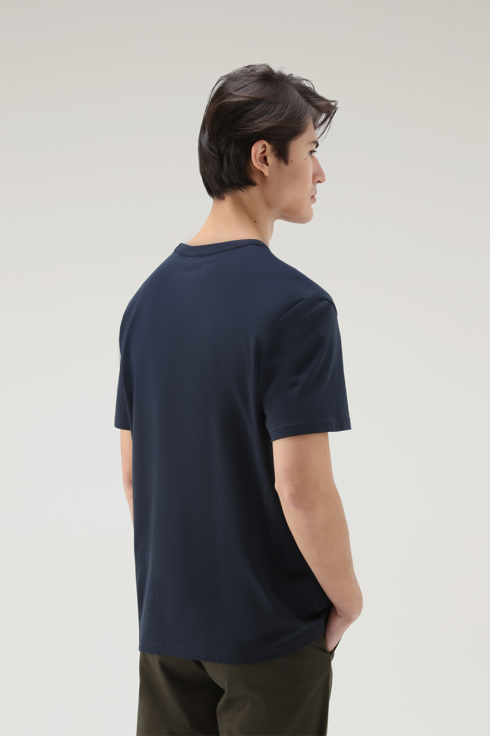 T-shirt in puro cotone con taschino blu photo 3 | Woolrich