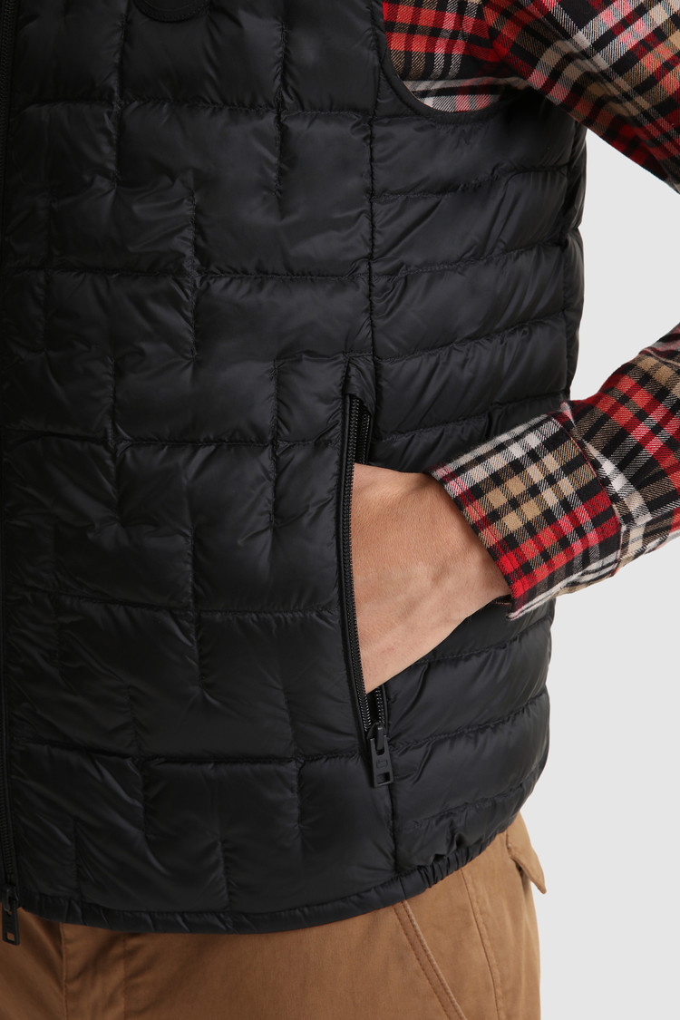 Deepsix packable vest in recycled fabric