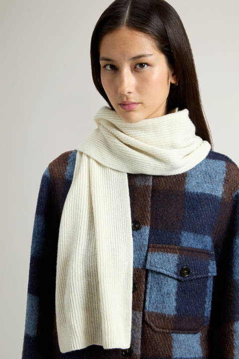 Ribbed Scarf in Pure Cashmere White photo 2 | Woolrich