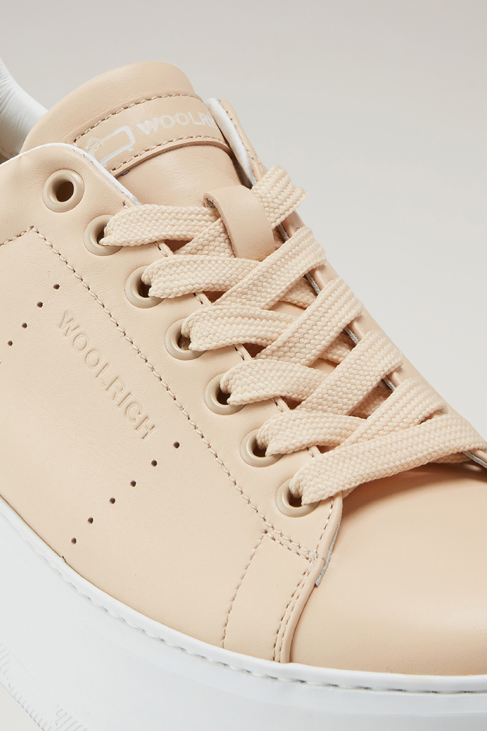 Sneakers Chunky Court in morbida pelle con dettagli a contrasto rosa photo 5 | Woolrich