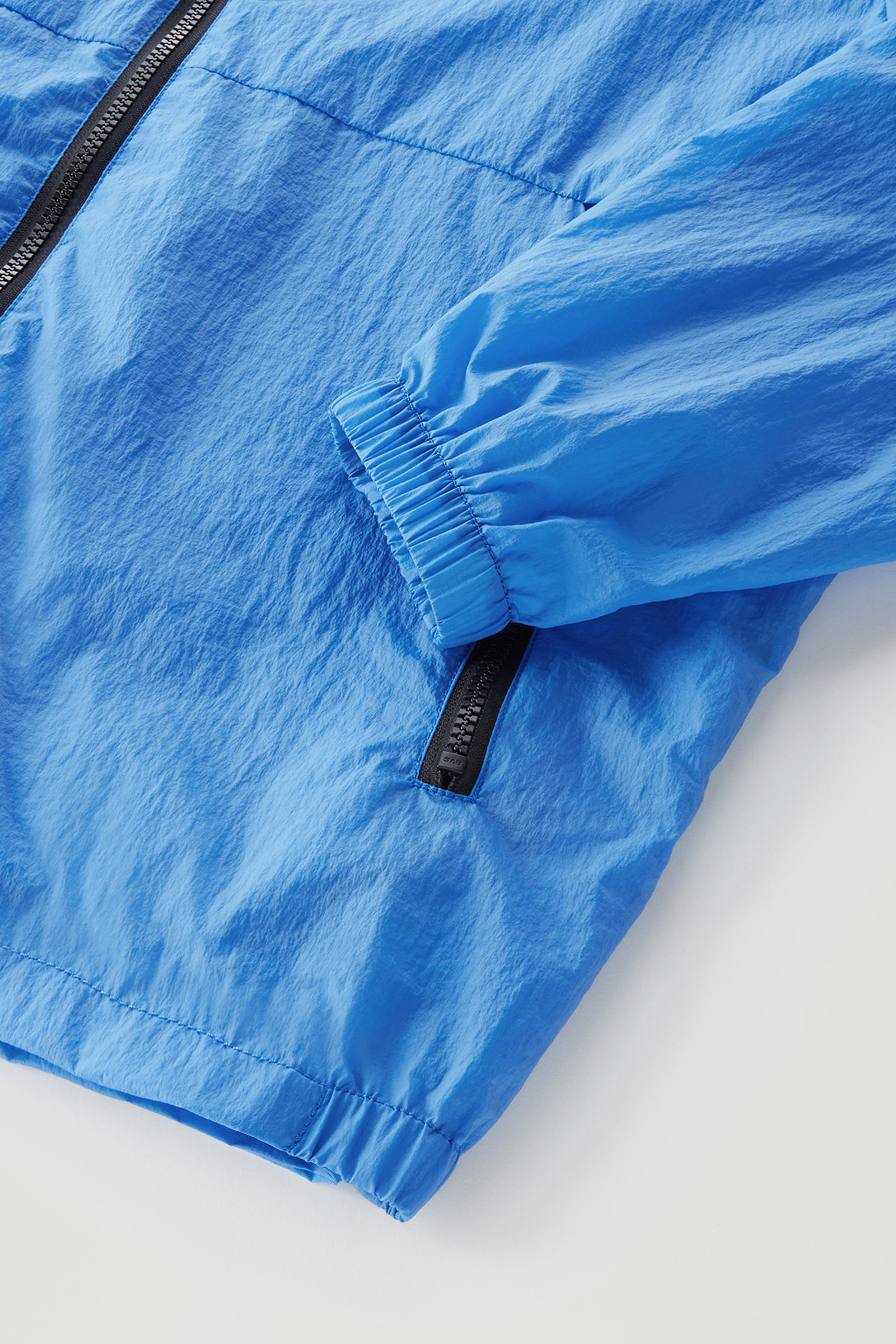 Veste coupe-vent repliable en nylon crinkle bleu photo 8 | Woolrich