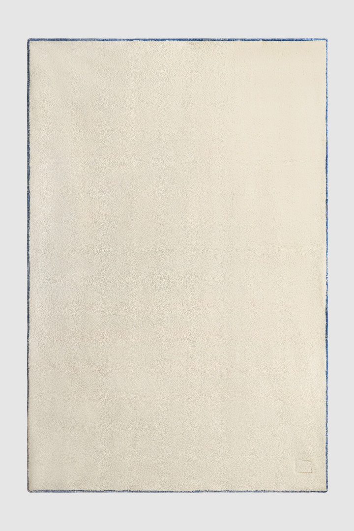 Wool blend blanket with Sherpa