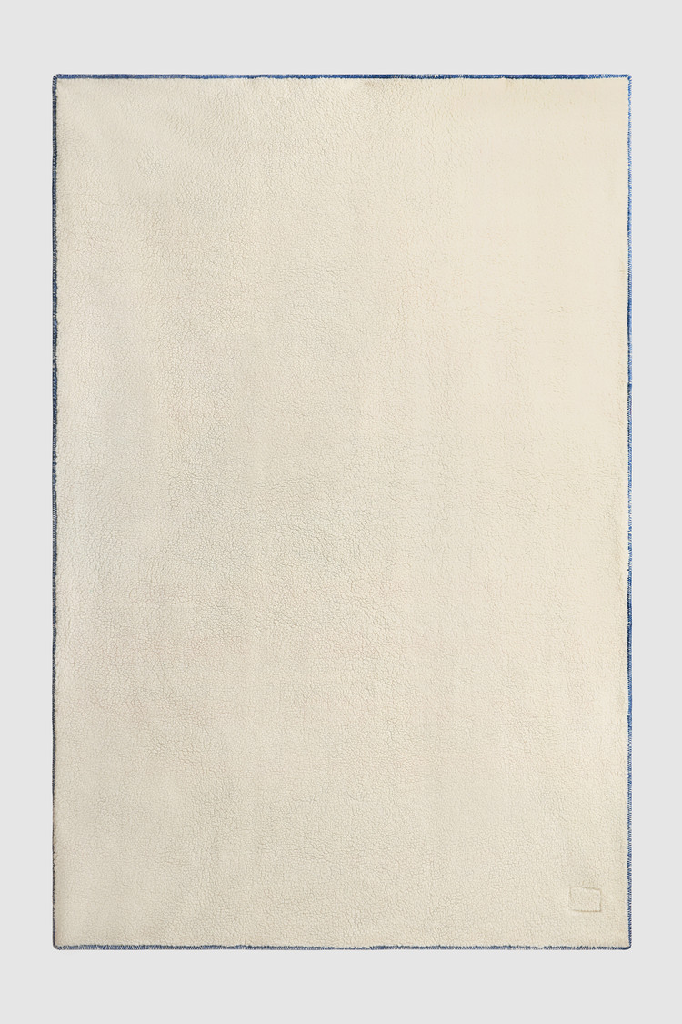 Wool blend blanket with Sherpa
