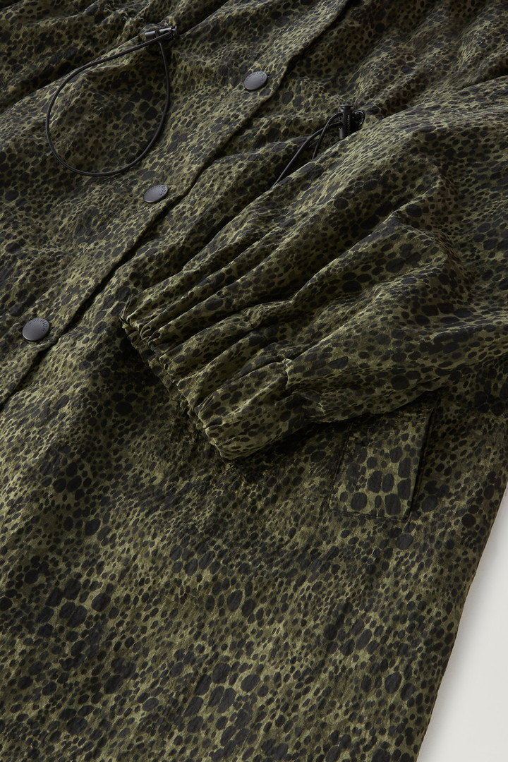 Shirtkleid aus Ripstop-Crinkle-Nylon mit Camouflage-Print Grün photo 7 | Woolrich