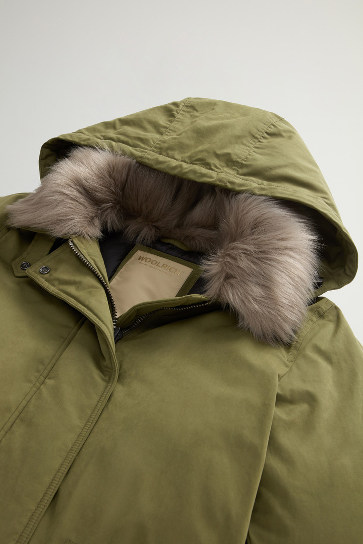 Arctic Parka aus Mountain Cloth mit Kapuze und abnehmbarem Pelz Grün photo 7 | Woolrich