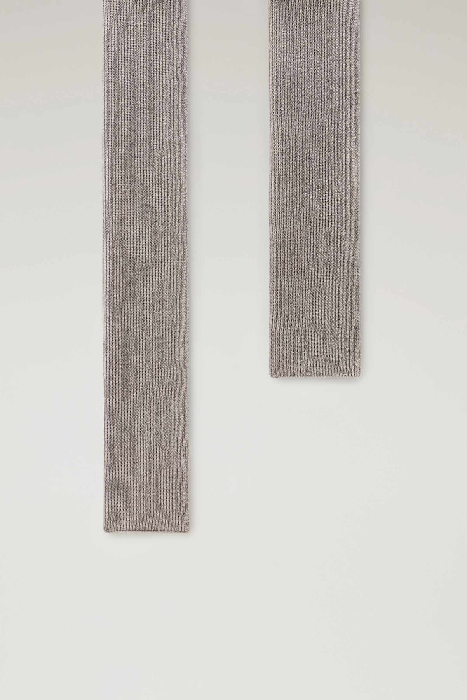 Ribbed Scarf in Pure Cashmere Taupe photo 2 | Woolrich