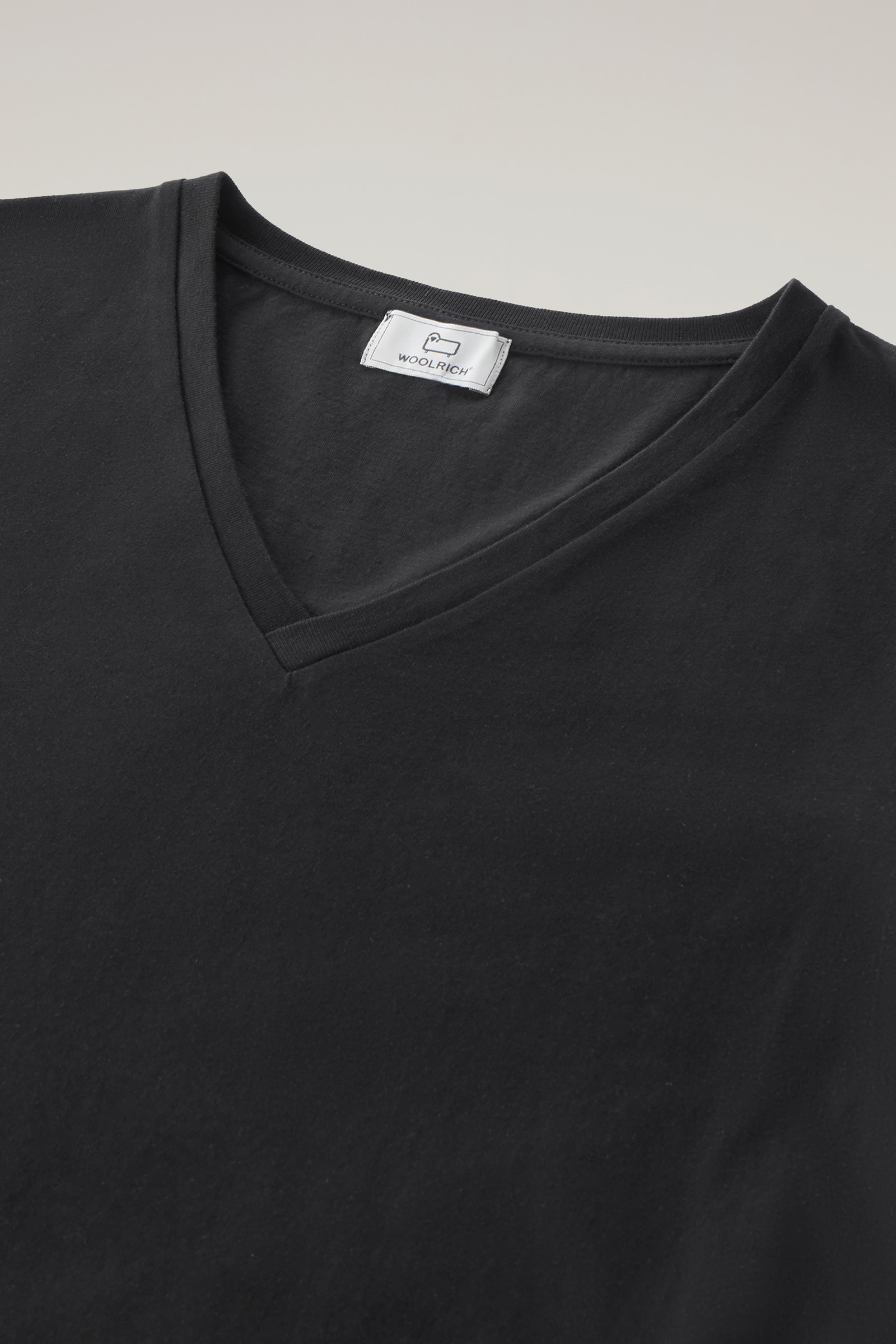 V-neck T-shirt in Pure Cotton Black photo 6 | Woolrich