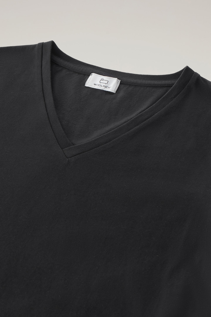 Camiseta con cuello en V de algodón puro Negro photo 5 | Woolrich
