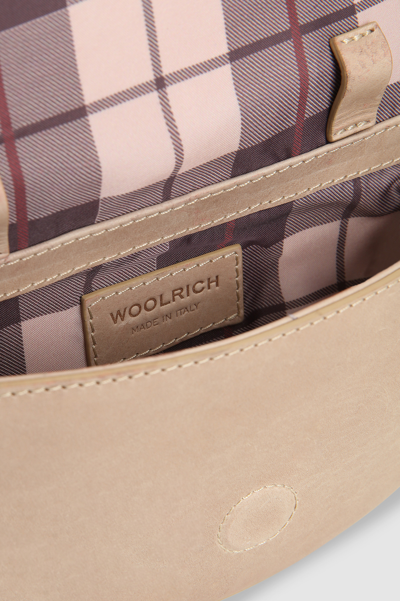 Small leather Shoulder Bag with magnetic closure