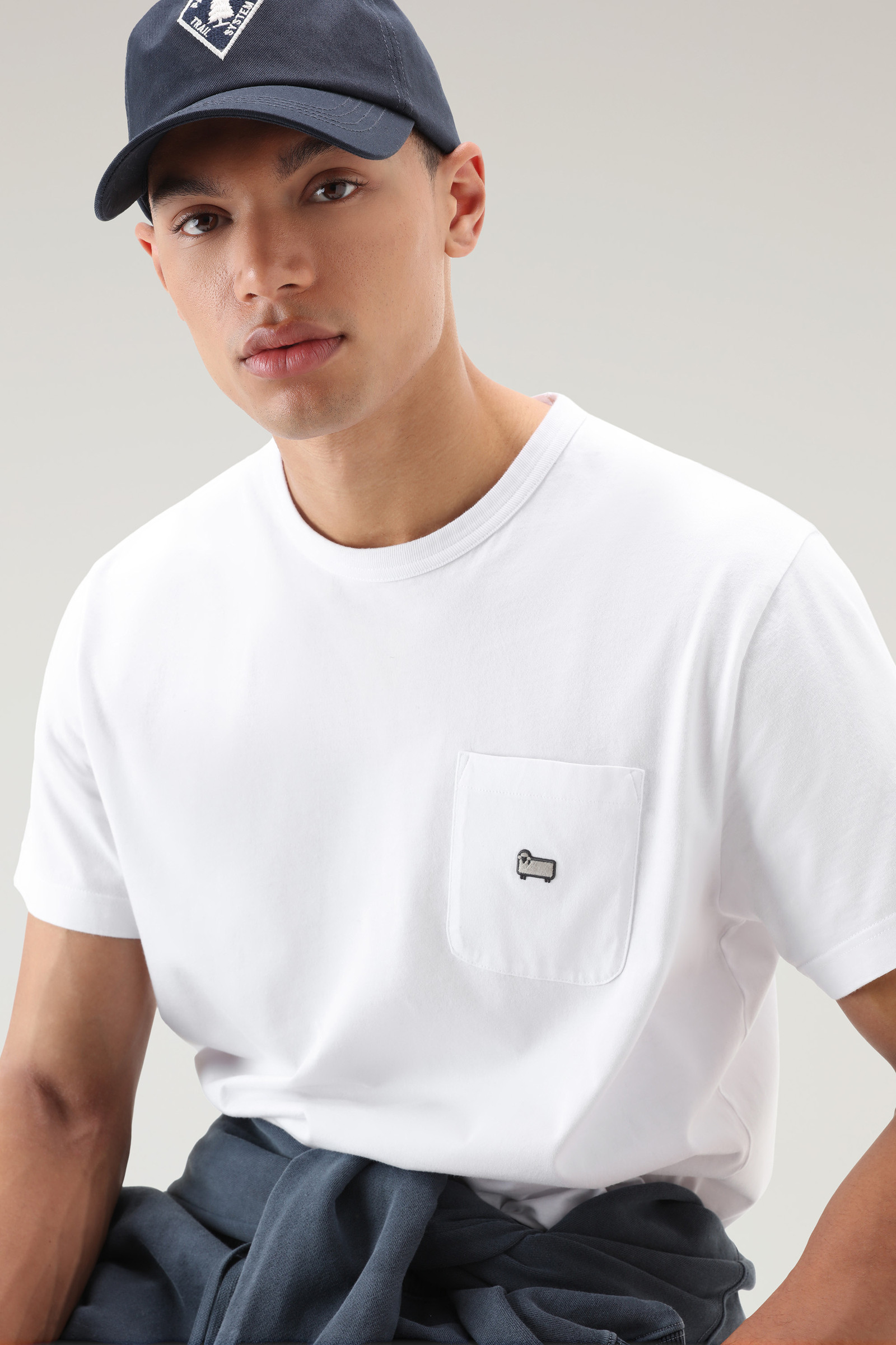 T-shirt aus reiner Baumwolle mit Brusttasche weiß photo 4 | Woolrich