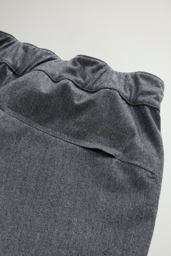 Pants in Three-Layered Italian Pure Virgin Wool by Todd Snyder Gray photo 8 | Woolrich