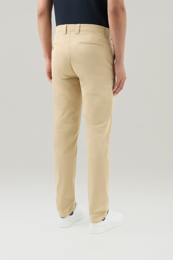 Pantalones chinos de algodón elástico teñido en prenda Beige photo 3 | Woolrich