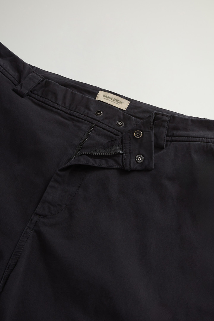 Garment-dyed Cargo Pants in Stretch Cotton Black photo 2 | Woolrich