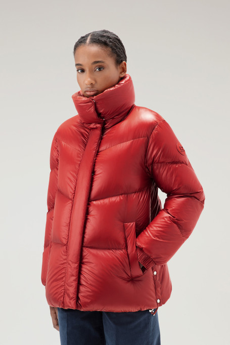 Unlock Wilderness' choice in the Woolrich Vs North Face comparison, the Aliquippa Down Jacket in Glossy Nylon by Woolrich