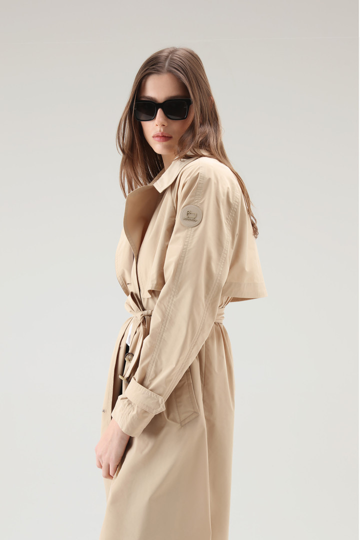 Trenchcoat aus Urban-Touch-Gewebe mit Taillengürtel Beige photo 4 | Woolrich