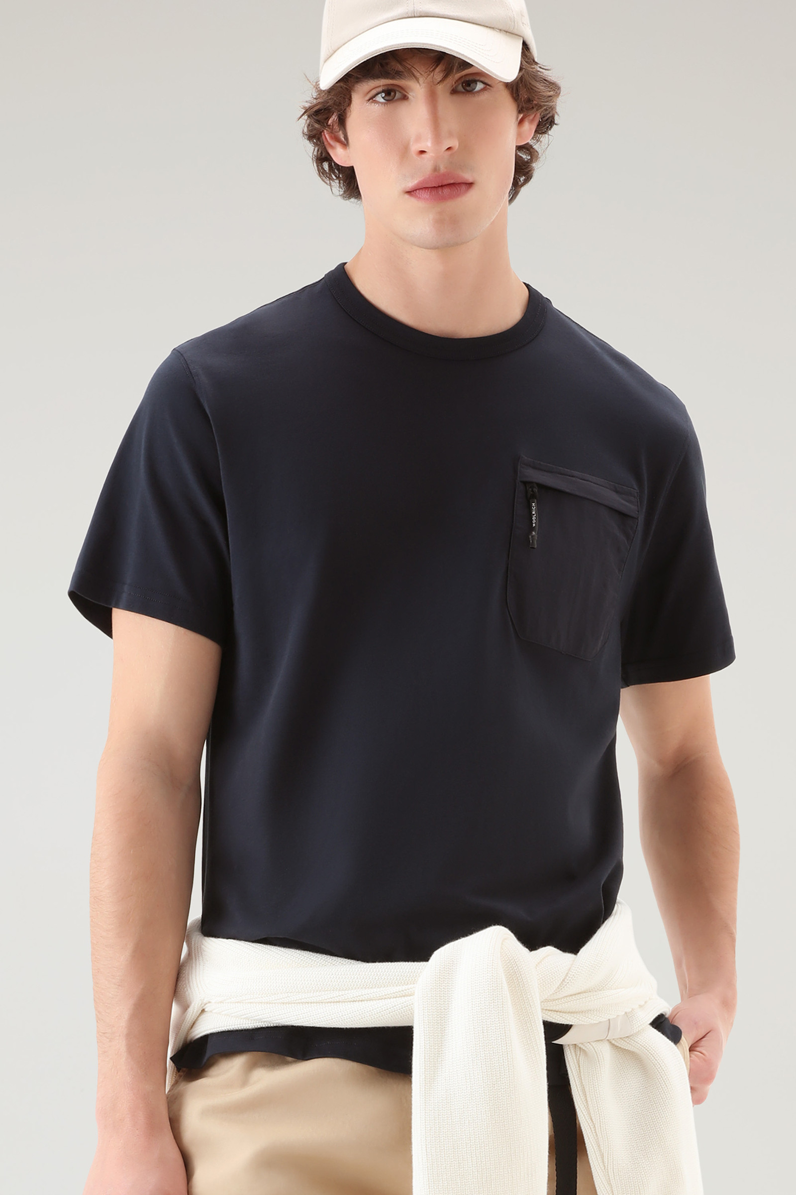 T-shirt aus reiner Bio-Baumwolle mit Reißverschlusstasche aus Taslan-Nylon blau photo 4 | Woolrich