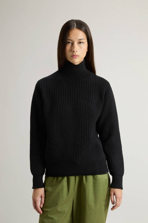 Canberra Turtleneck Sweater in Pure Virgin Wool Black | Woolrich