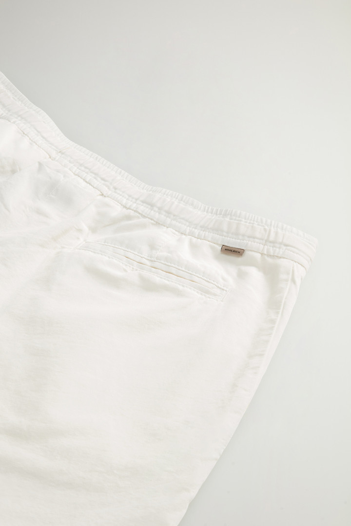 Garment-Dyed Cotton- and Linen-Blend Shorts White photo 7 | Woolrich