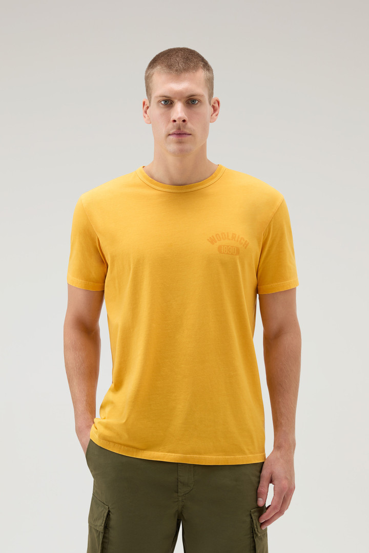 T-Shirt aus reiner, stückgefärbter Baumwolle Gelb photo 1 | Woolrich